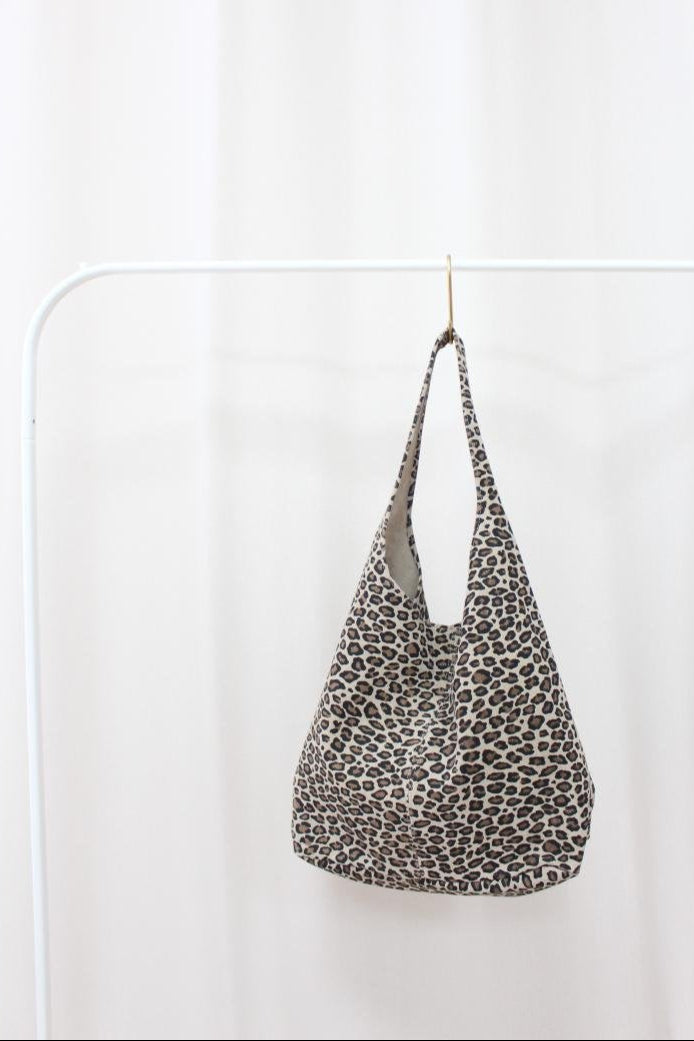 Haunting love - leopard