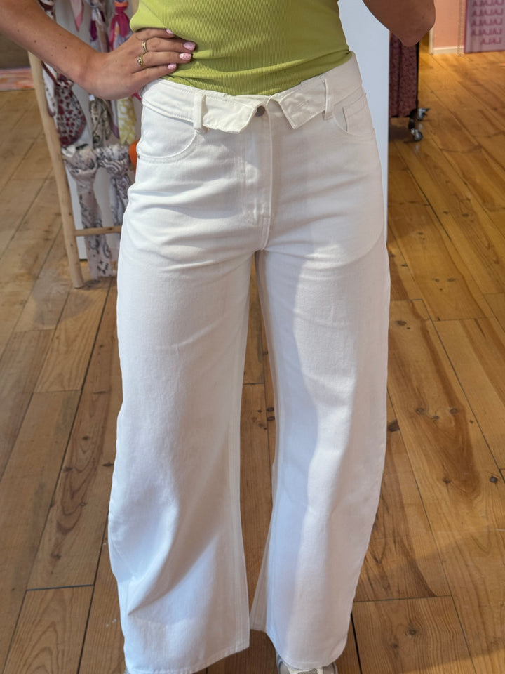 White balloon jeans