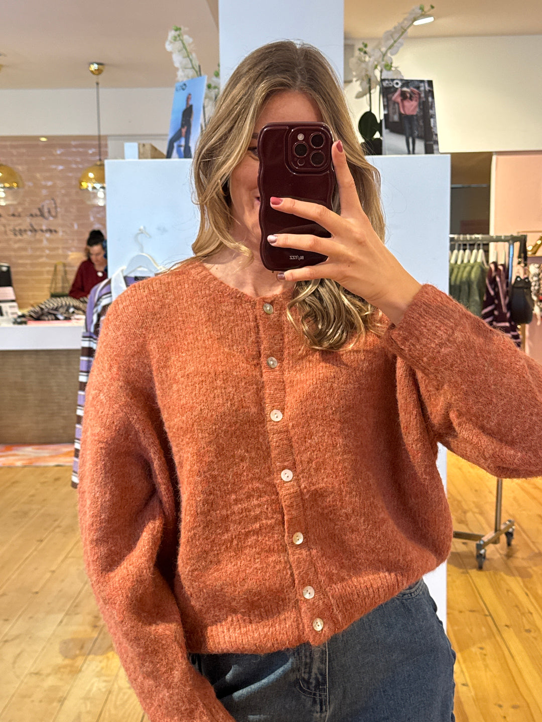 roestbruin oranje vest met knopen ronde hals