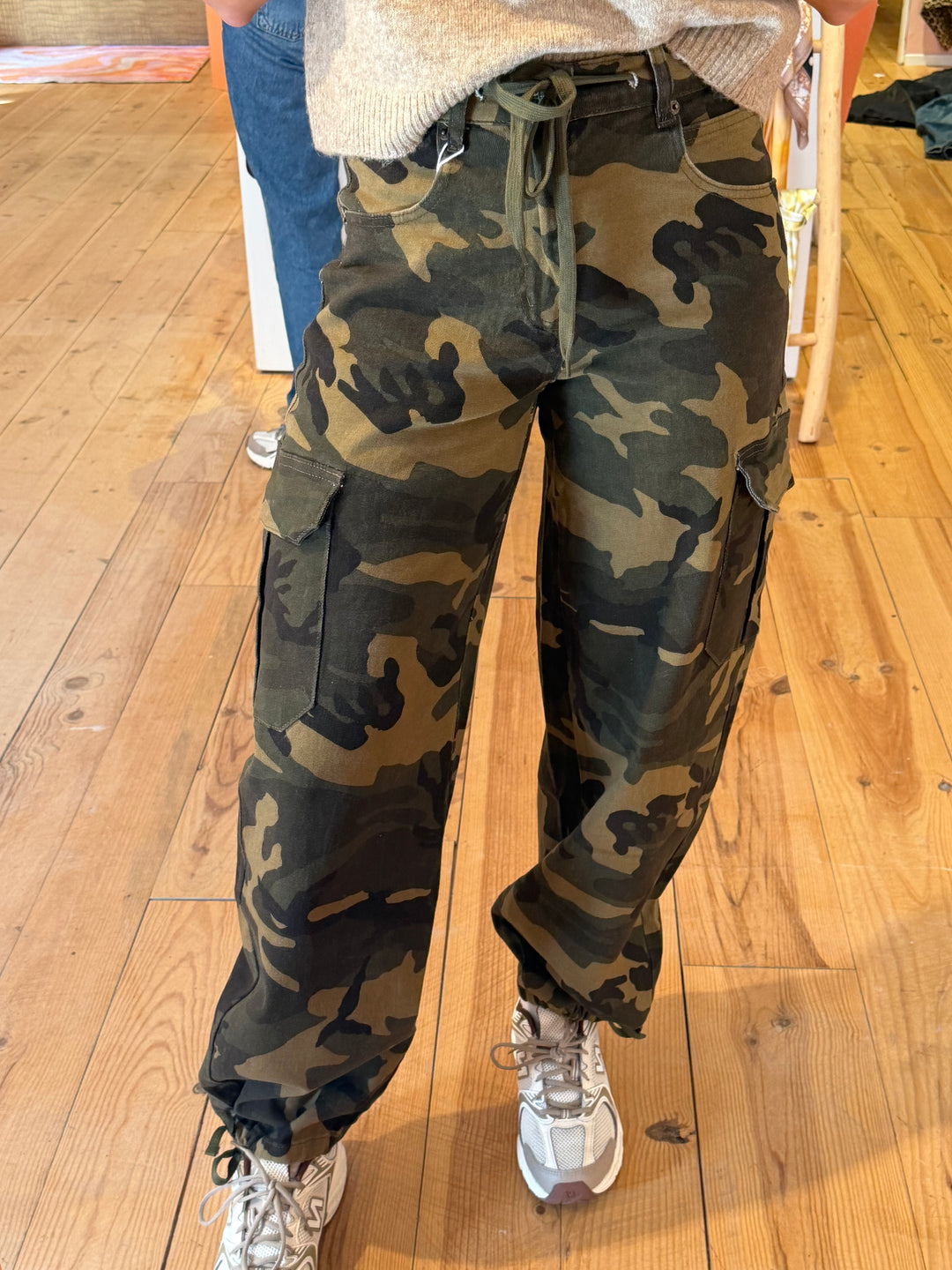 Army print jeans balloon