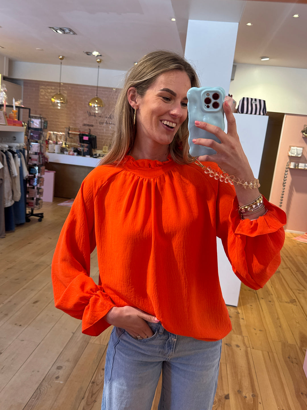 Oranje boven blouse