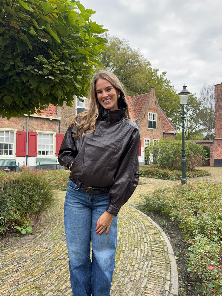Lee jacket with buckle