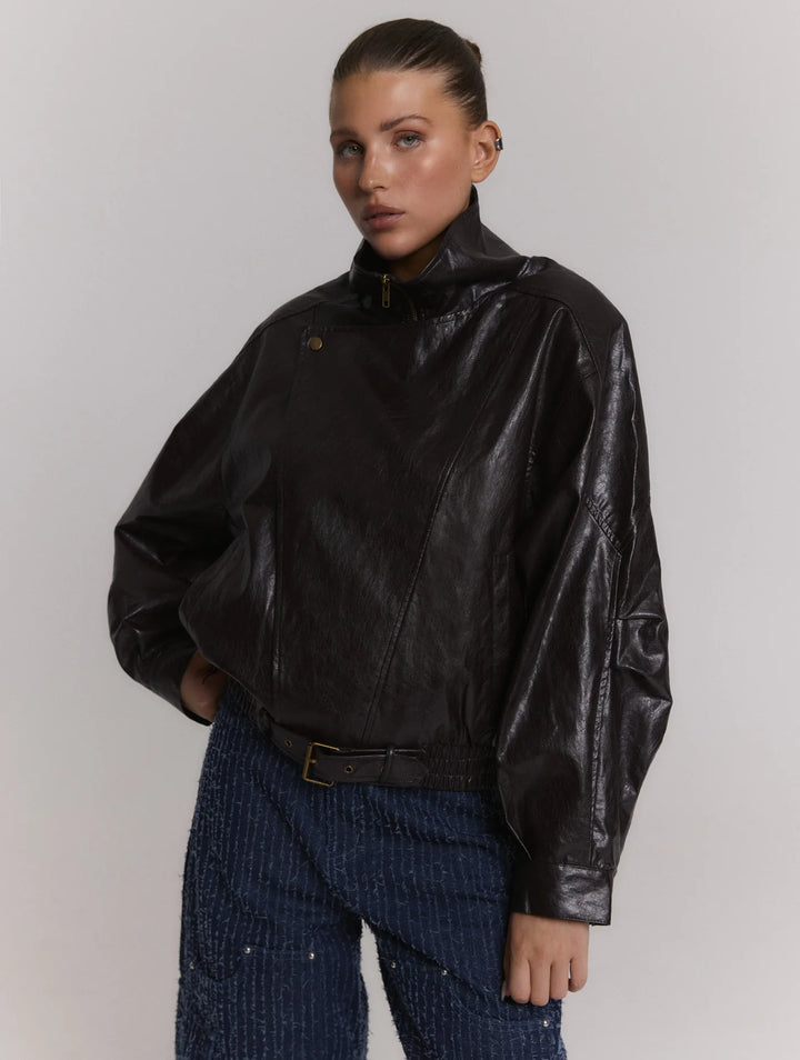 Lee jacket with buckle