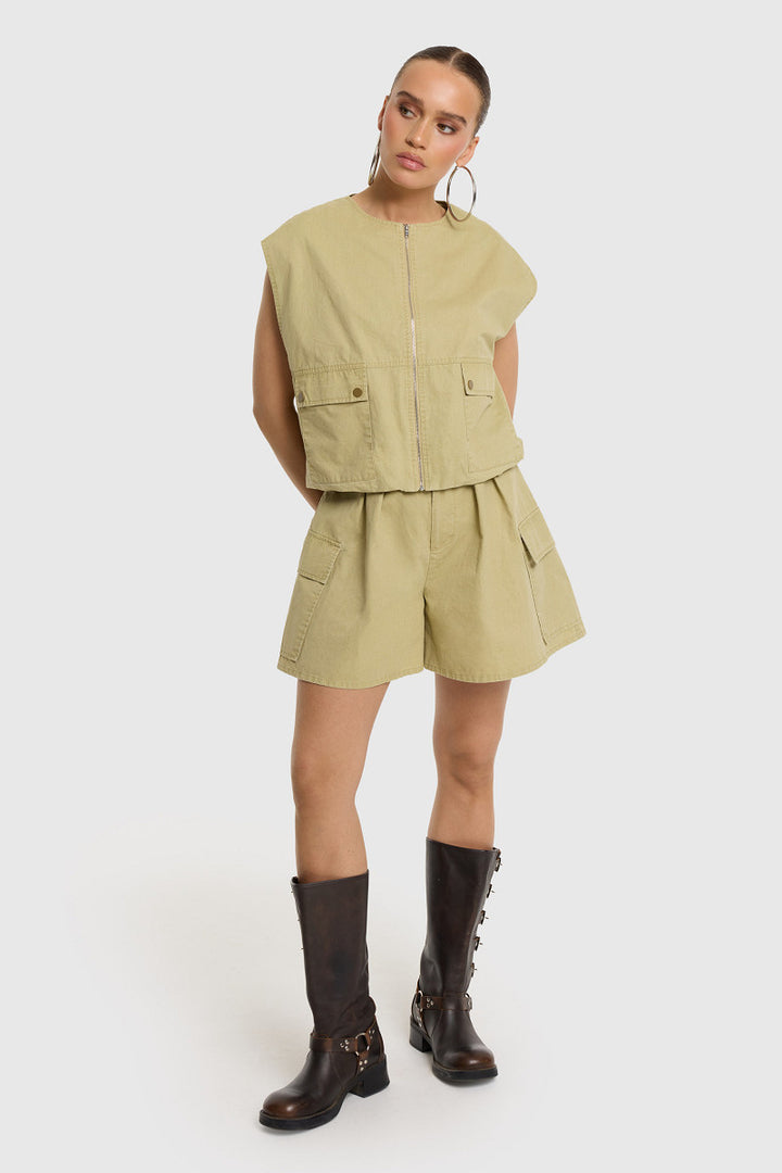 Uma short