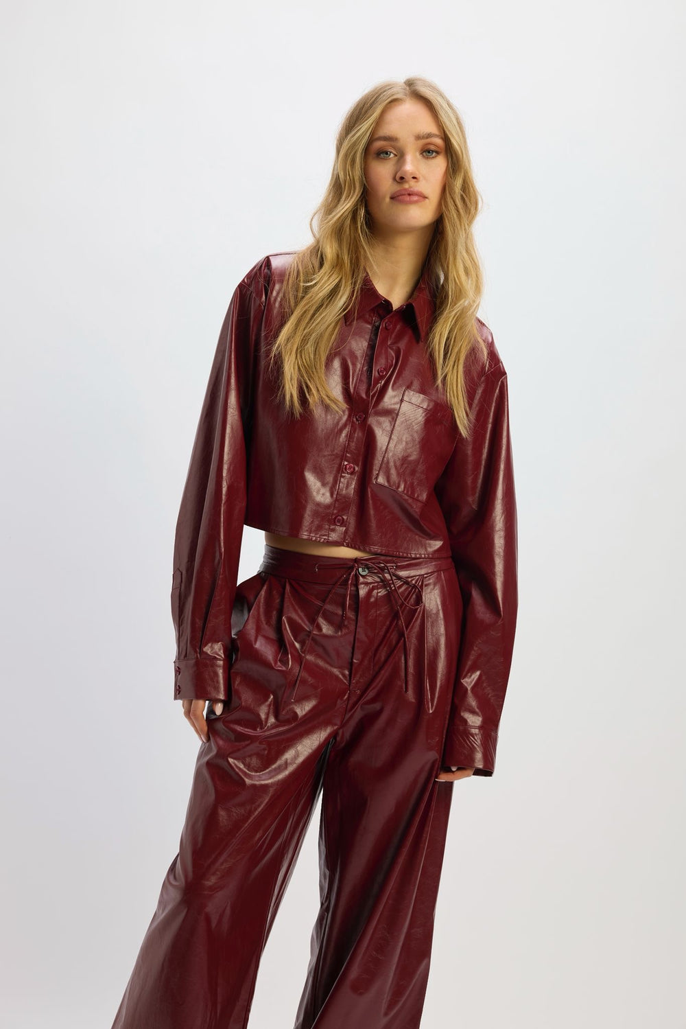 leer look blouse bordeaux rood van refined department cropped model