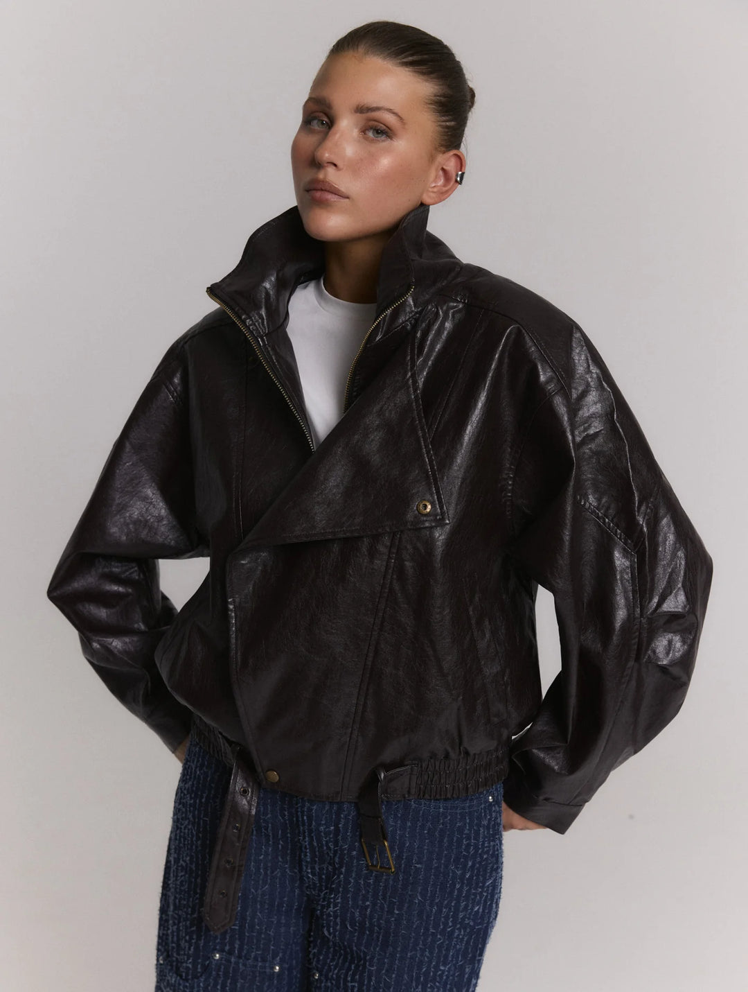 Lee jacket with buckle