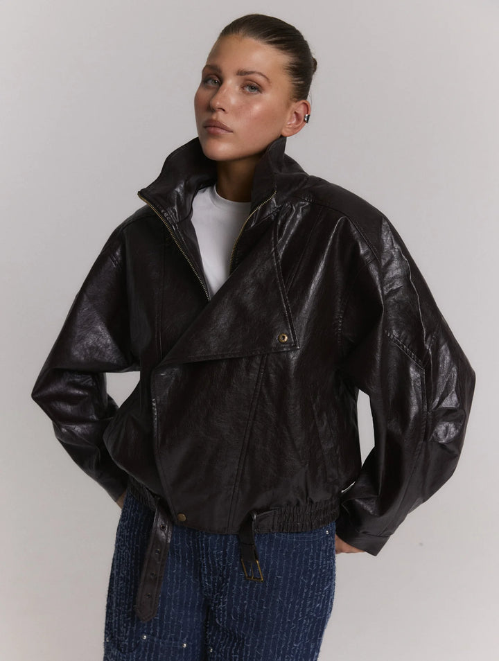 Lee jacket with buckle