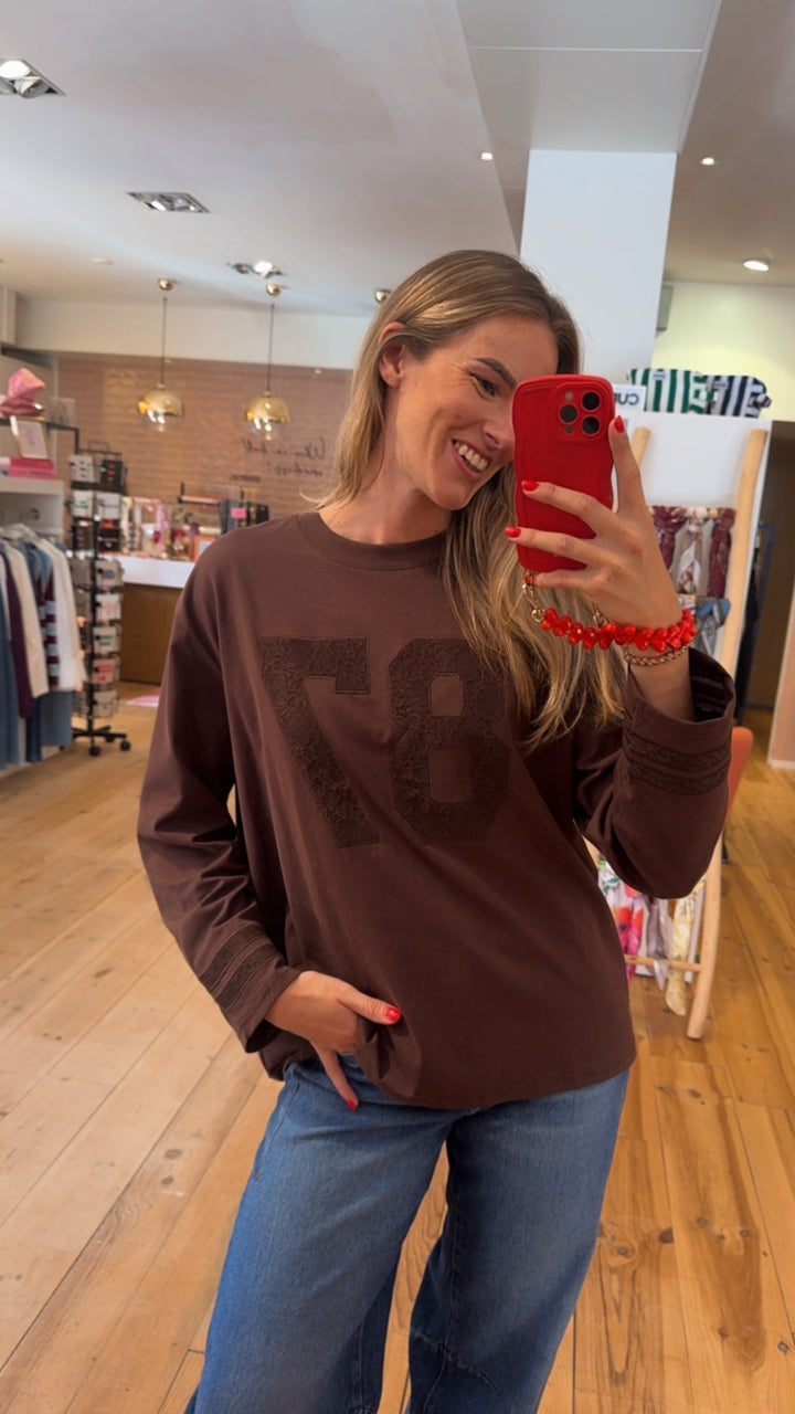 Longsleeve 87 - bruin
