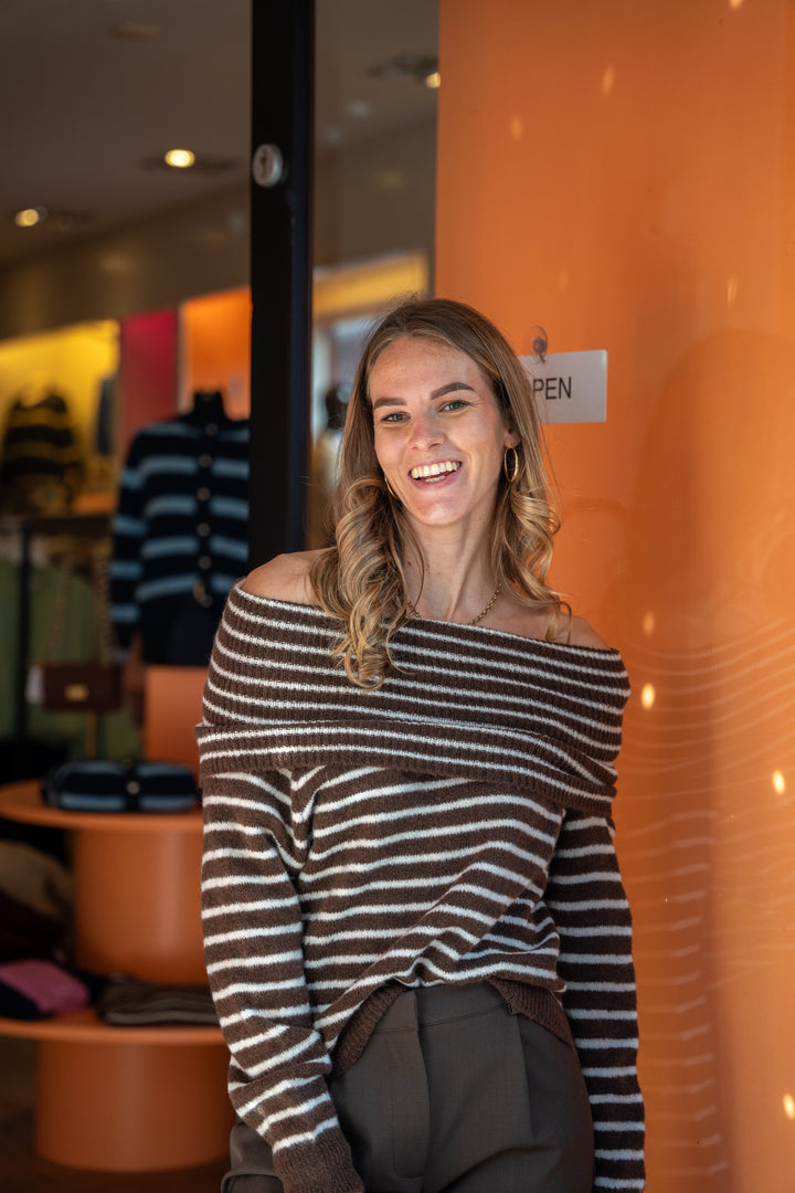 Off shoulder knit Floor - bruin/wit