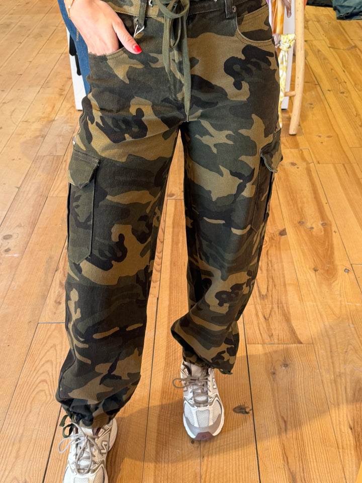 Army print jeans balloon